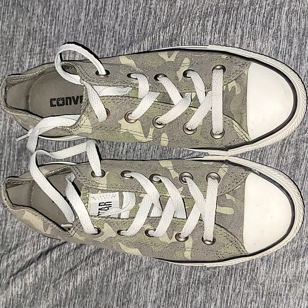 Converse low to camo